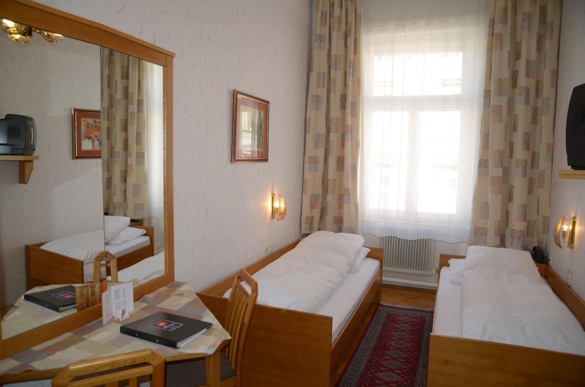 Schweizer Pension Solderer Viyana Dış mekan fotoğraf